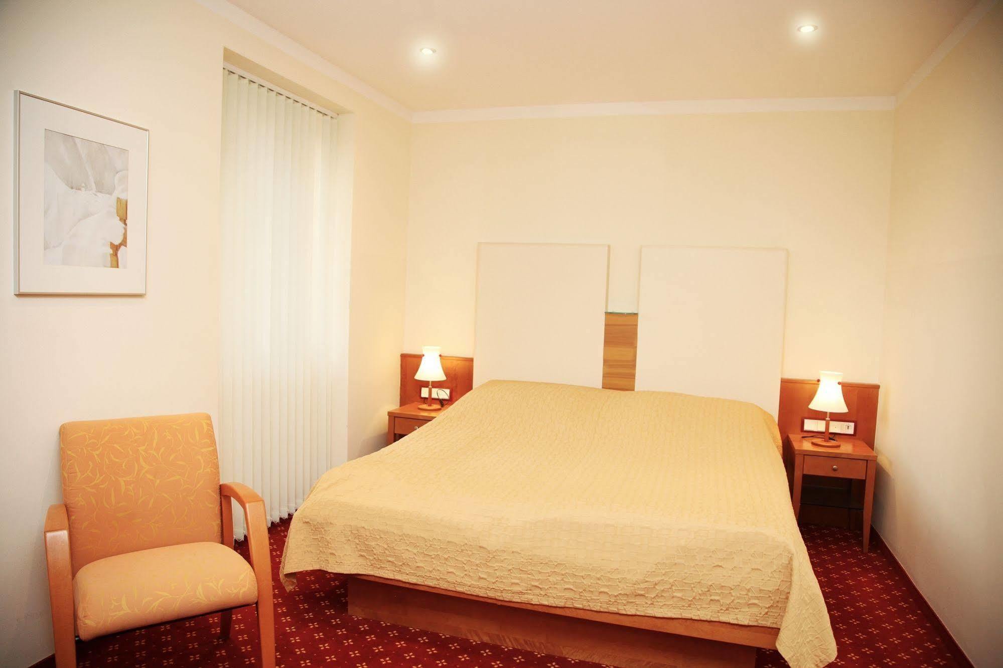 Tinschert Hotel-Restaurant-Partyservice Schwertberg ภายนอก รูปภาพ