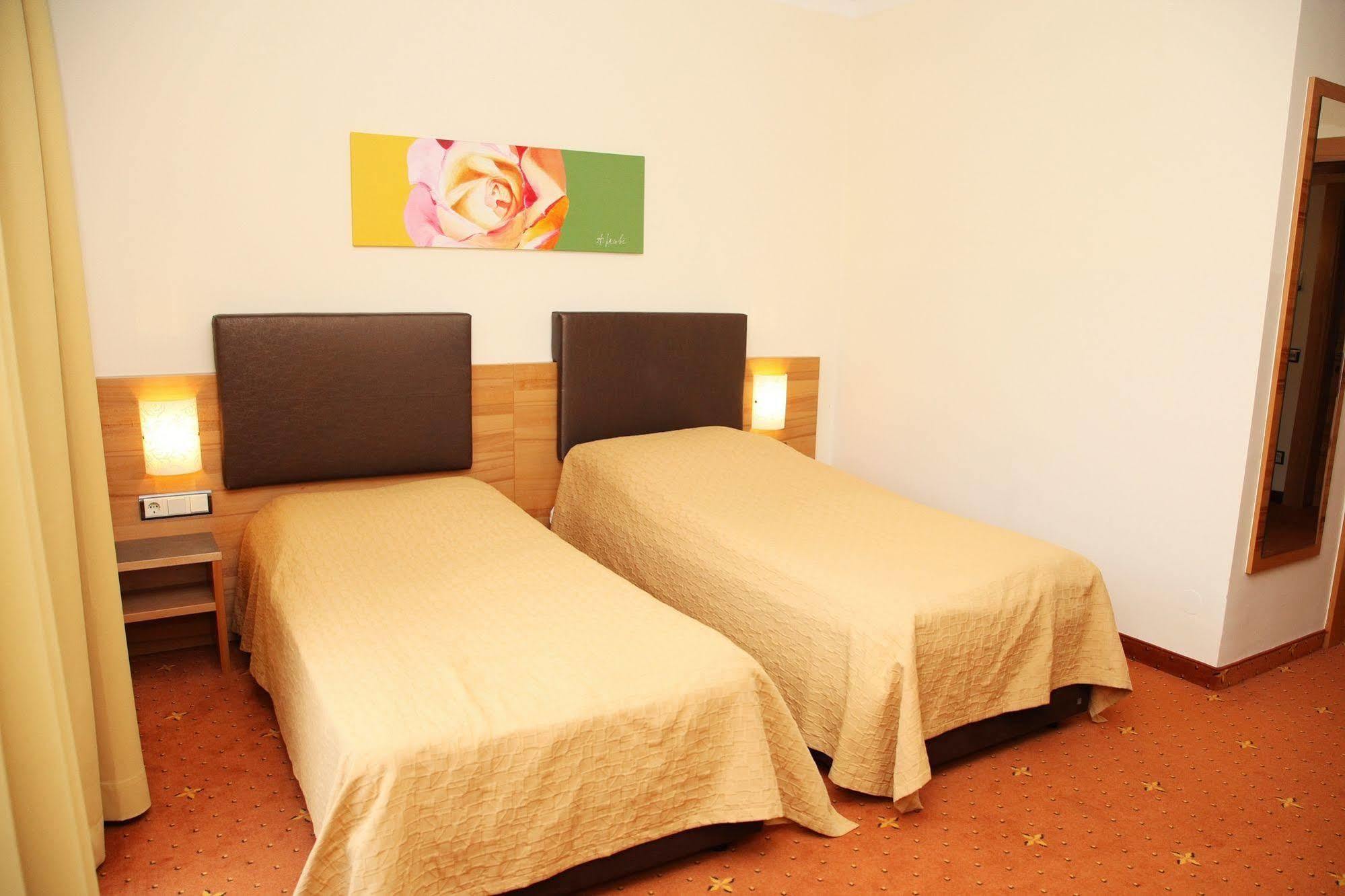 Tinschert Hotel-Restaurant-Partyservice Schwertberg ภายนอก รูปภาพ